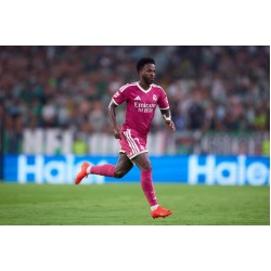 Na nova temporada, Vinícius Júnior dá a impressão de ter envelhecido subitamente Na nova temporada, Vinícius Júnior dá a impressão de ter envelhecido subitamente